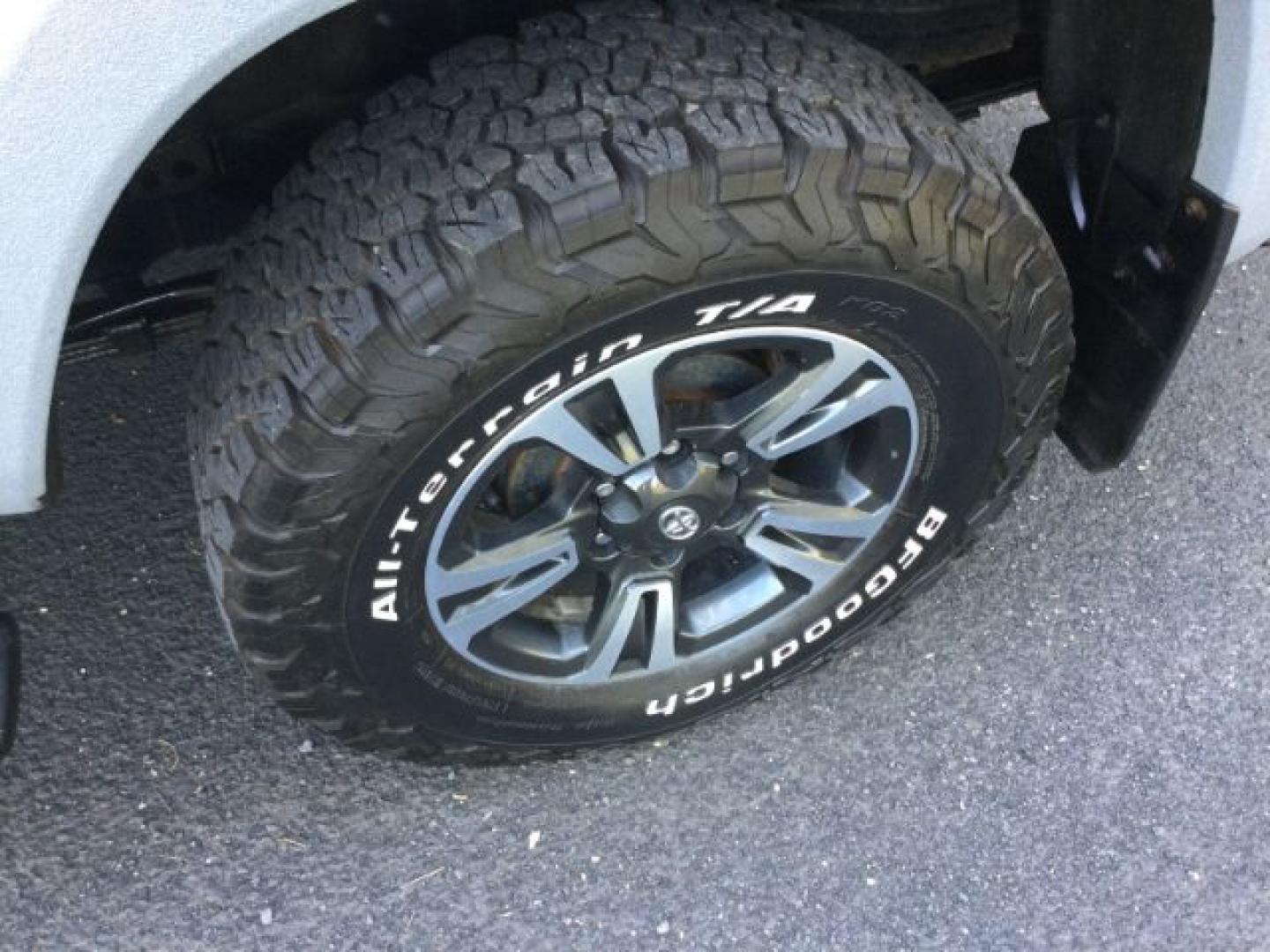 2019 Cement Gray Metallic /Black Leather Toyota Tacoma TRD Sport (5TFCZ5AN5KX) with an 3.5L V-6 port/direct injection engine, 6 Speed Manual transmission, located at 1801 Main Street, Lewiston, 83501, (208) 743-9371, 46.417065, -117.004799- Photo#21