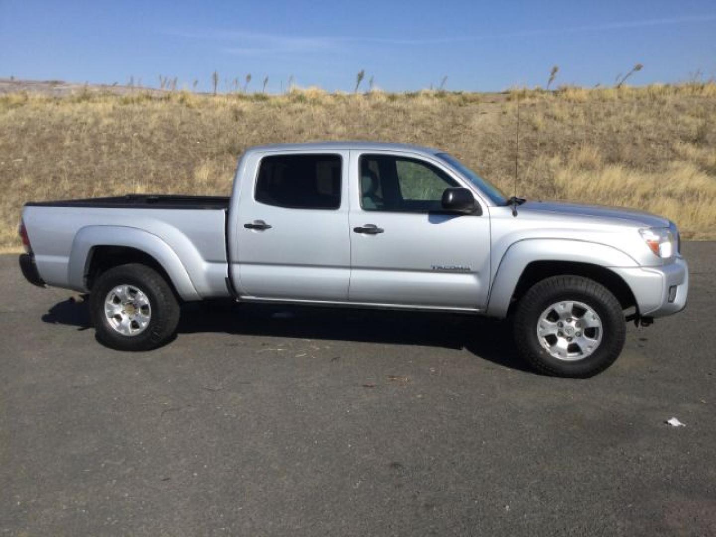 2013 Silver Streak Metallic /Graphite Toyota Tacoma SR5 V6 (3TMMU4FN3DM) with an 4L V-6 DOHC engine, Automatic transmission, located at 1801 Main Street, Lewiston, 83501, (208) 743-9371, 46.417065, -117.004799- Photo#2