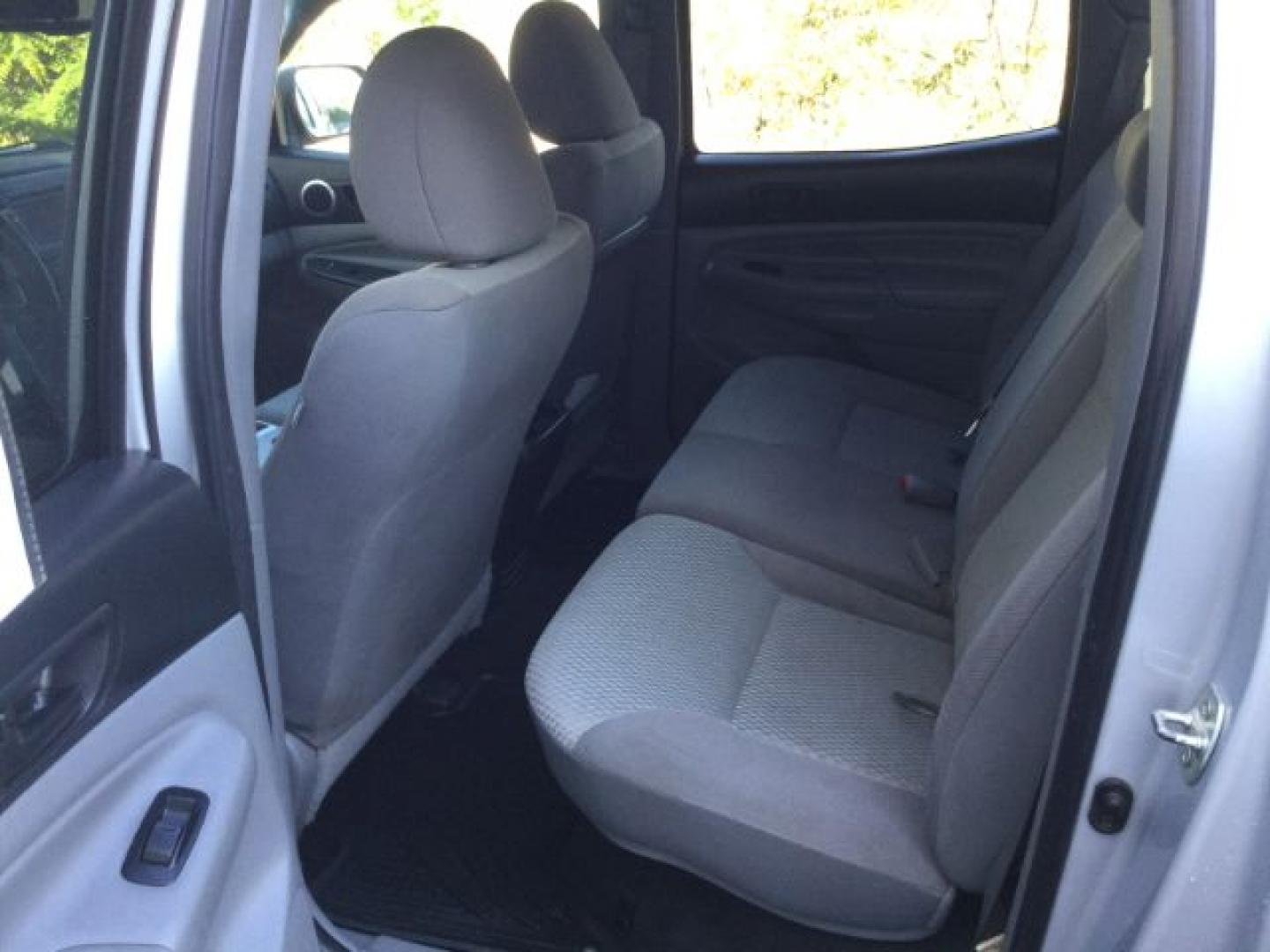 2013 Silver Streak Metallic /Graphite Toyota Tacoma SR5 V6 (3TMMU4FN3DM) with an 4L V-6 DOHC engine, Automatic transmission, located at 1801 Main Street, Lewiston, 83501, (208) 743-9371, 46.417065, -117.004799- Photo#4
