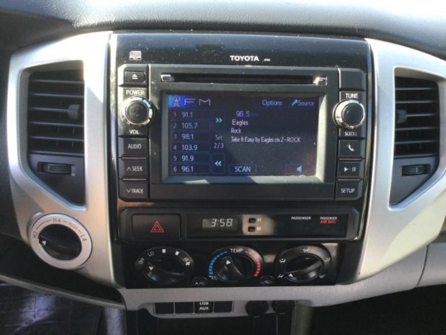 2013 Silver Streak Metallic /Graphite Toyota Tacoma SR5 V6 (3TMMU4FN3DM) with an 4L V-6 DOHC engine, Automatic transmission, located at 1801 Main Street, Lewiston, 83501, (208) 743-9371, 46.417065, -117.004799- Photo#6