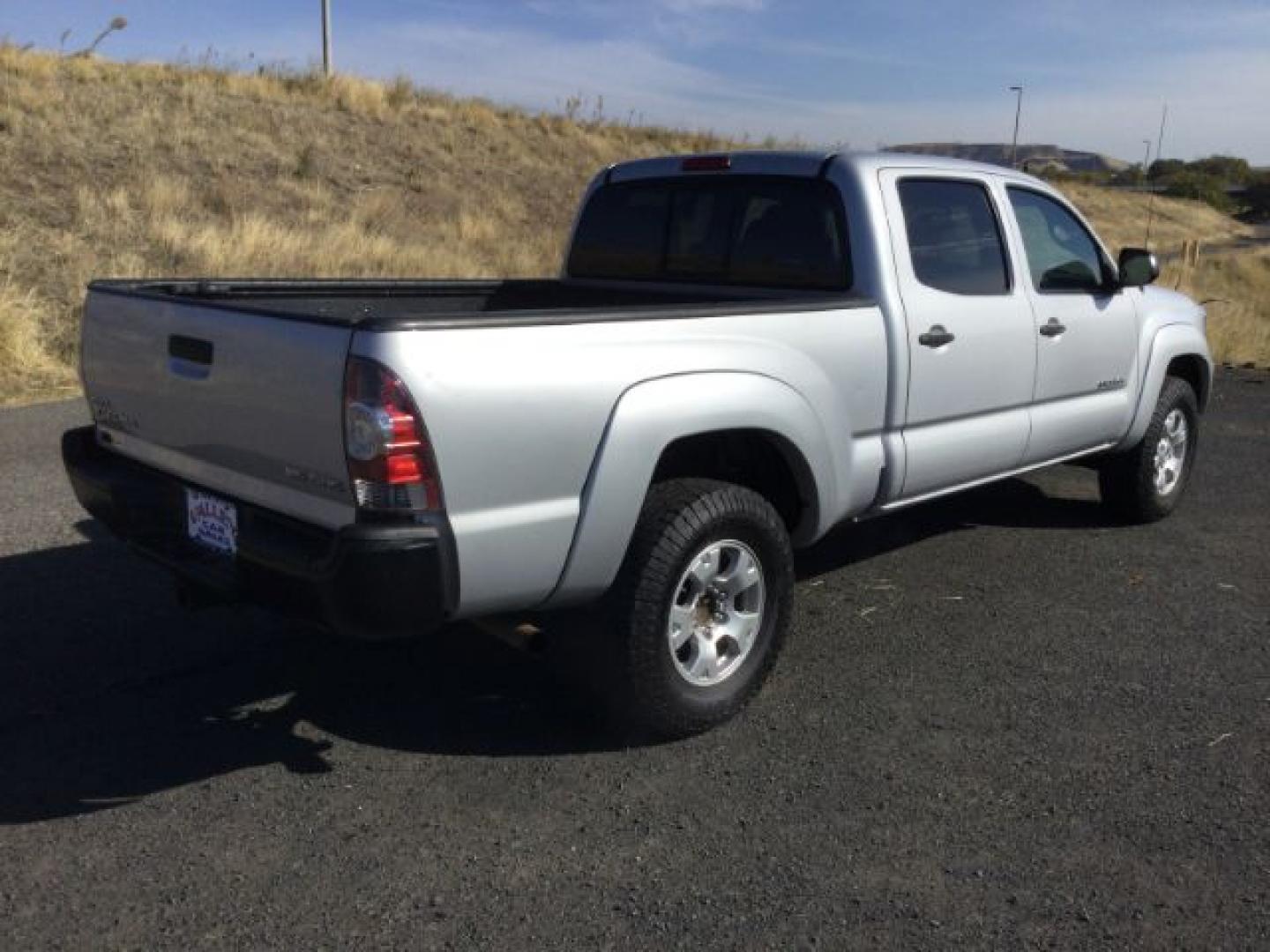 2013 Silver Streak Metallic /Graphite Toyota Tacoma SR5 V6 (3TMMU4FN3DM) with an 4L V-6 DOHC engine, Automatic transmission, located at 1801 Main Street, Lewiston, 83501, (208) 743-9371, 46.417065, -117.004799- Photo#7