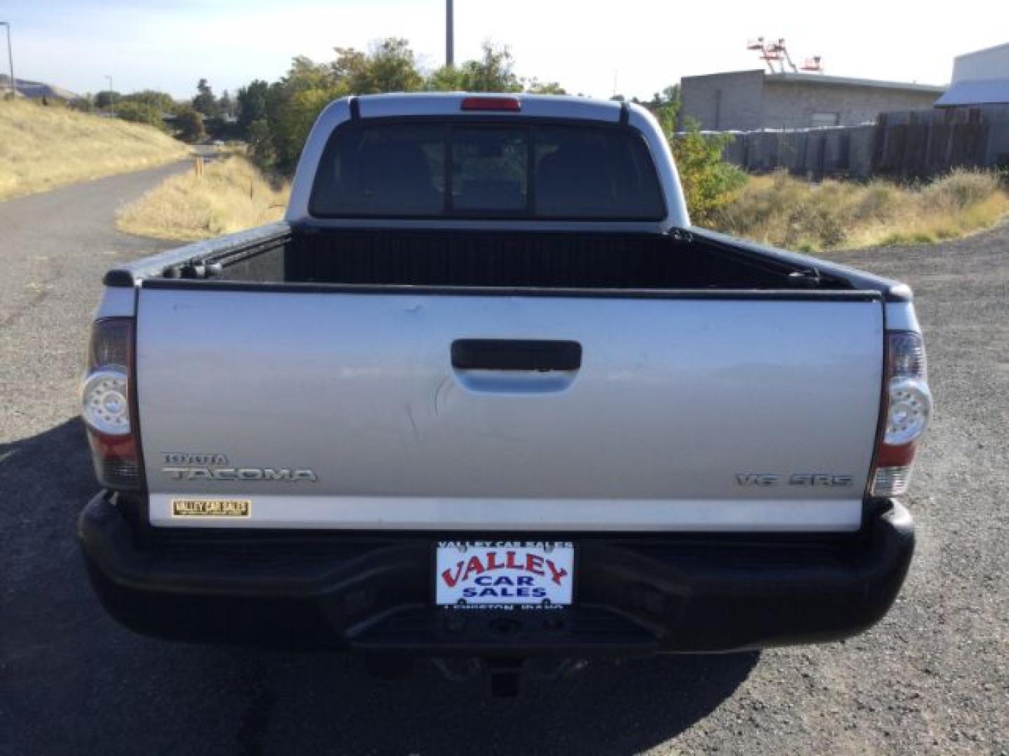 2013 Silver Streak Metallic /Graphite Toyota Tacoma SR5 V6 (3TMMU4FN3DM) with an 4L V-6 DOHC engine, Automatic transmission, located at 1801 Main Street, Lewiston, 83501, (208) 743-9371, 46.417065, -117.004799- Photo#10