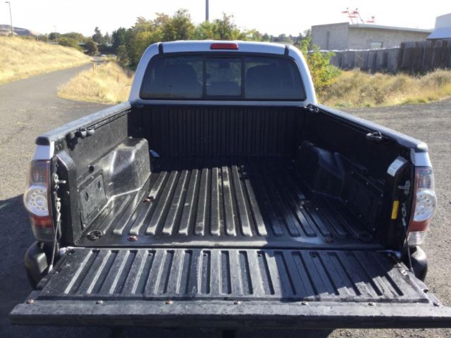 2013 Silver Streak Metallic /Graphite Toyota Tacoma SR5 V6 (3TMMU4FN3DM) with an 4L V-6 DOHC engine, Automatic transmission, located at 1801 Main Street, Lewiston, 83501, (208) 743-9371, 46.417065, -117.004799- Photo#11