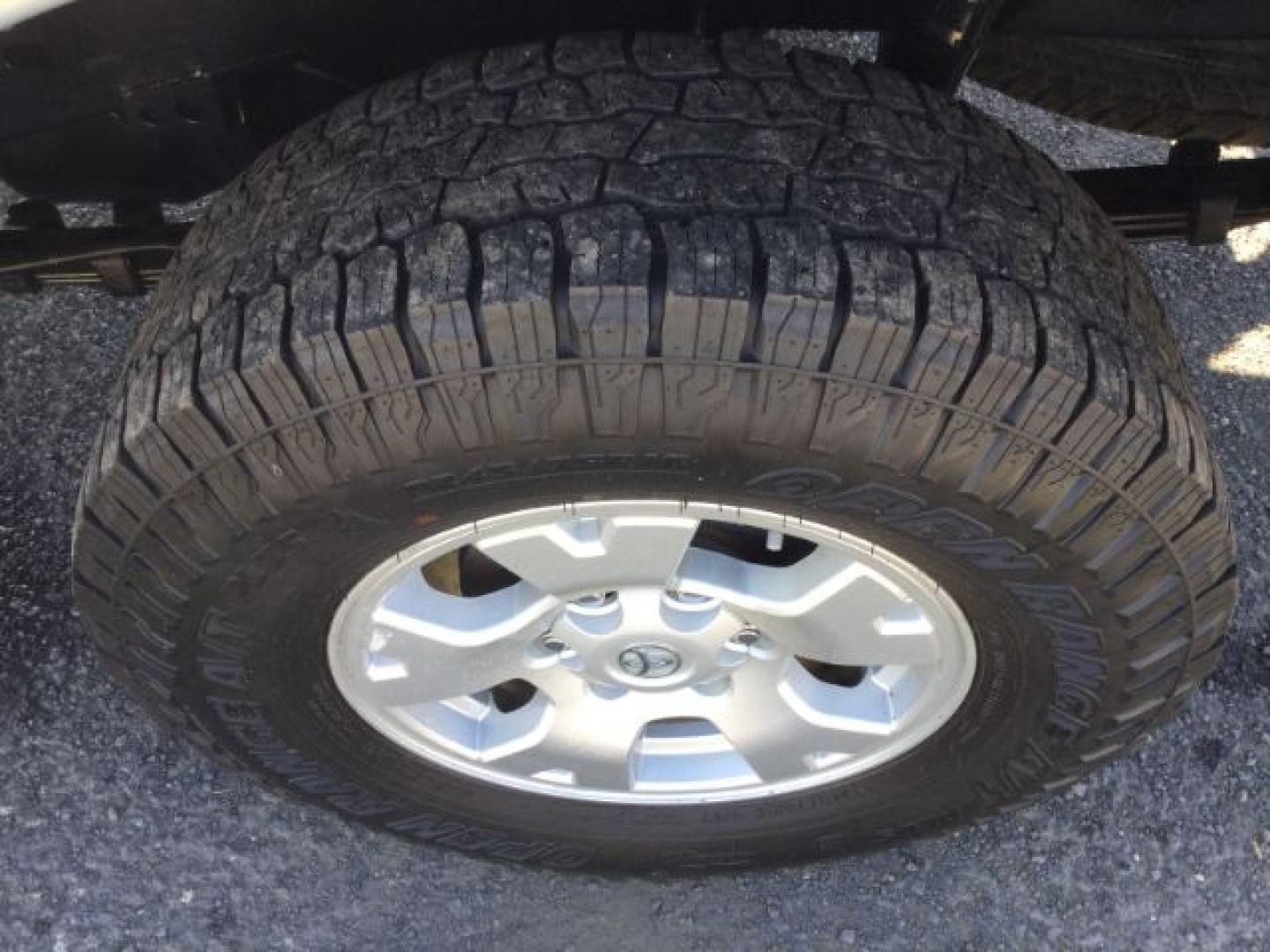 2013 Silver Streak Metallic /Graphite Toyota Tacoma SR5 V6 (3TMMU4FN3DM) with an 4L V-6 DOHC engine, Automatic transmission, located at 1801 Main Street, Lewiston, 83501, (208) 743-9371, 46.417065, -117.004799- Photo#12