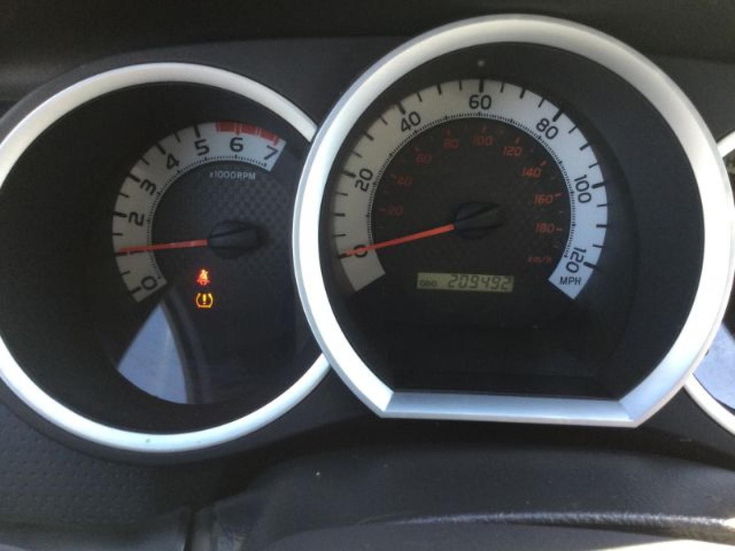 2013 Silver Streak Metallic /Graphite Toyota Tacoma SR5 V6 (3TMMU4FN3DM) with an 4L V-6 DOHC engine, Automatic transmission, located at 1801 Main Street, Lewiston, 83501, (208) 743-9371, 46.417065, -117.004799- Photo#14