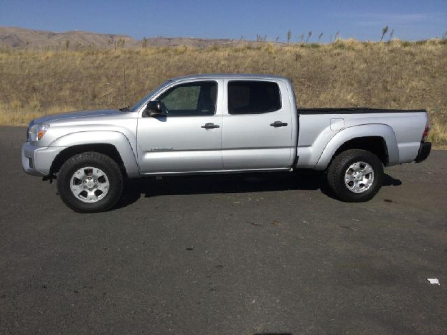 2013 Silver Streak Metallic /Graphite Toyota Tacoma SR5 V6 (3TMMU4FN3DM) with an 4L V-6 DOHC engine, Automatic transmission, located at 1801 Main Street, Lewiston, 83501, (208) 743-9371, 46.417065, -117.004799- Photo#16