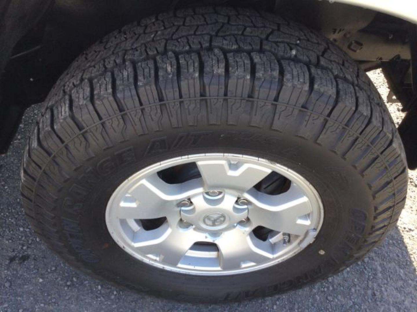 2013 Silver Streak Metallic /Graphite Toyota Tacoma SR5 V6 (3TMMU4FN3DM) with an 4L V-6 DOHC engine, Automatic transmission, located at 1801 Main Street, Lewiston, 83501, (208) 743-9371, 46.417065, -117.004799- Photo#18