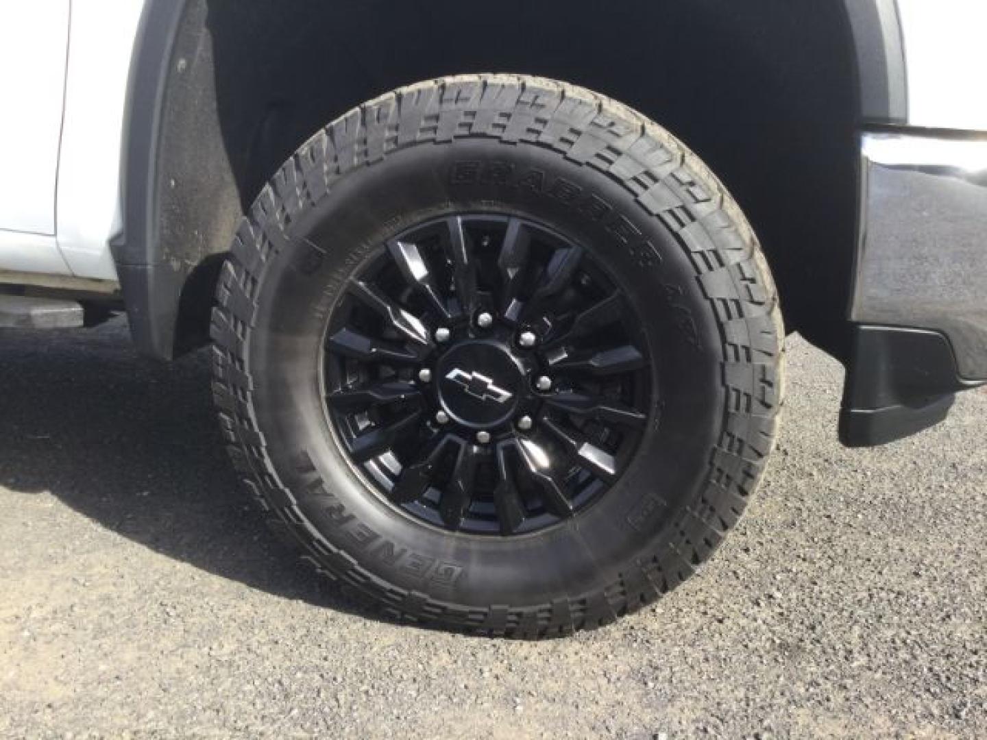 2023 Summit White /Jet Black Chevrolet Silverado 3500HD LT (1GC4YTEY4PF) with an Duramax 6.6L V-8 direct injection engine, 10-speed automatic transmission, located at 1801 Main Street, Lewiston, 83501, (208) 743-9371, 46.417065, -117.004799- Photo#19
